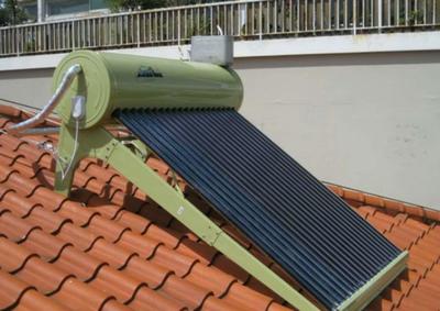 冬天用太陽能熱水器萬萬要這樣做,否則結(jié)冰直接凍裂,后悔知道晚